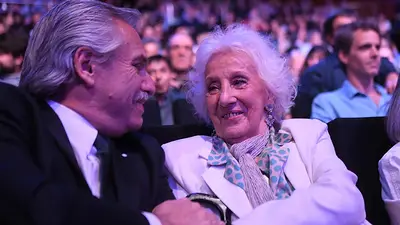 Alberto Fernández a las Abuelas de Plaza de Mayo por su 45º aniversario: "Representan la búsqueda de verdad y justicia sin venganza" Alberto Fernández a las Abuelas de Plaza de Mayo por su 45º aniversario: "Representan la búsqueda de verdad y justicia sin venganza"