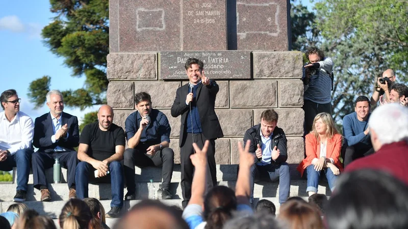 Con la mira en 2023, Kicillof pisó terreno opositor con una multitudinaria mateada