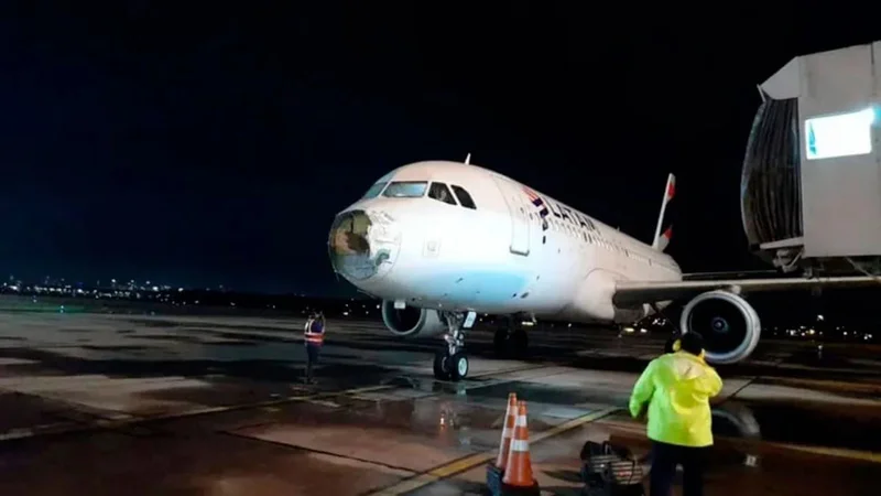 Latam, avión Santiago a Asunción, turbulencias