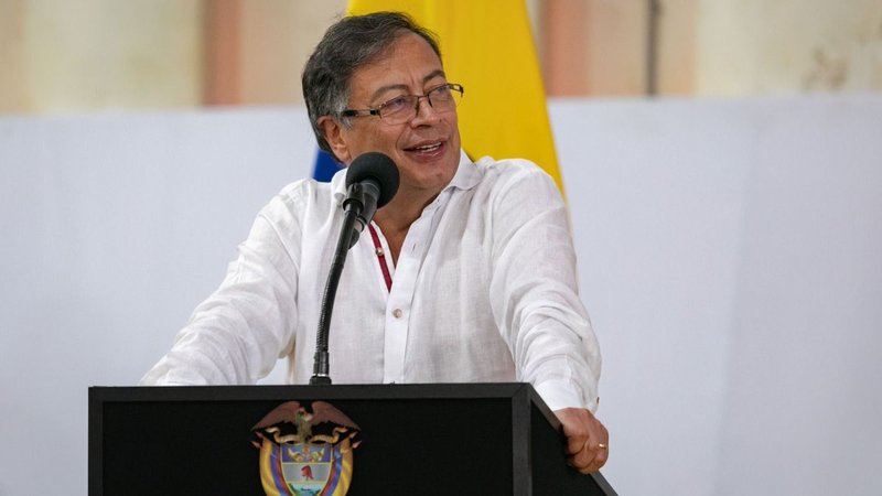 Gustavo Petro acordó un cese del fuego de seis meses con cinco grupos armados 