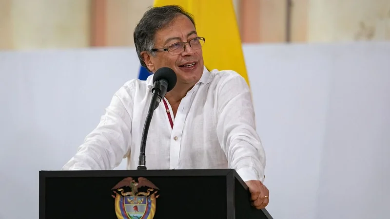 Gustavo Petro acordó un cese del fuego de seis meses con cinco grupos armados 