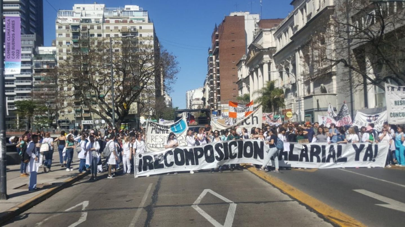 Médicos residentes se movilizaron al Obelisco y siguen de paro