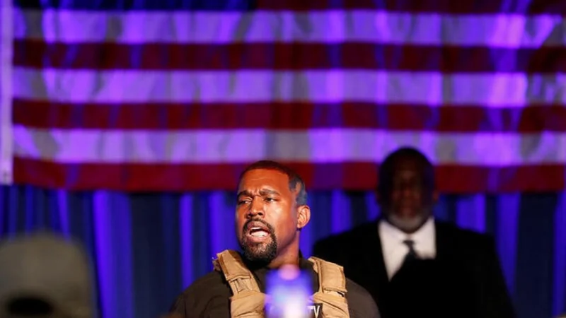 Kanye West vuelve a Twitter tras su suspensión mientras Musk toma el control de la plataforma