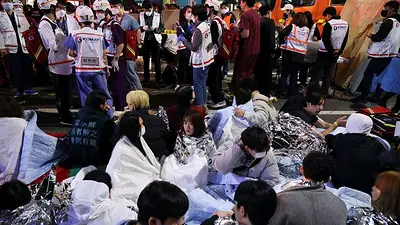Estampida en Seúl: 153 personas murieron en la tragedia y buscan a otras 2.642 Estampida en Seúl: 153 personas murieron en la tragedia y buscan a otras 2.642
