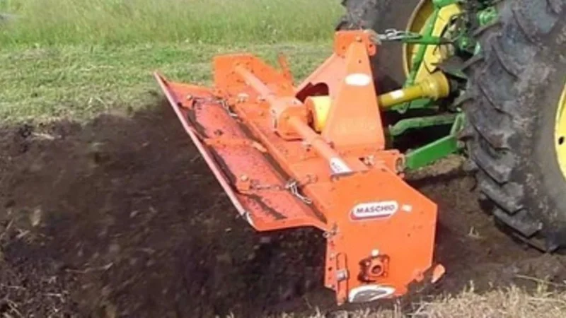 Mendoza: un hombre pisó a su hijo con un tractor y lo mató