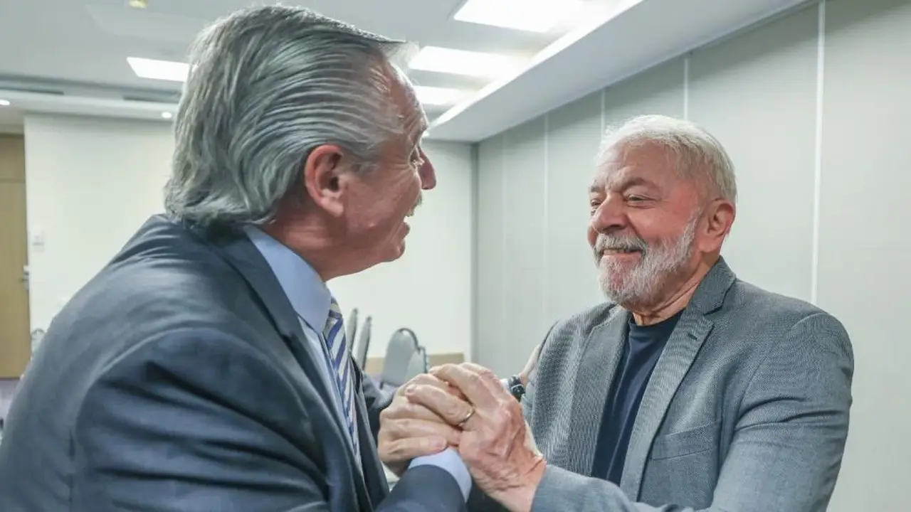 Alberto almorzó con Lula y confirmó que quiere venir a Argentina