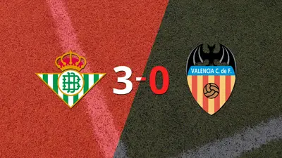Valencia se fue goleado 3-0 en su visita a Betis Valencia se fue goleado 3-0 en su visita a Betis