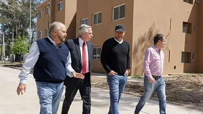 Ezeiza: Maggiotti, Fernádez y Granados recorrieron 252 viviendas que se construyen con fondos nacionales Ezeiza: Maggiotti, Fernádez y Granados recorrieron 252 viviendas que se construyen con fondos nacionales