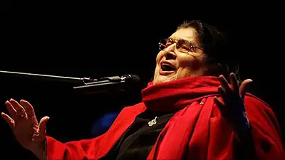 Presentación en vivo de la cantante Mercedes Sosa Presentación en vivo de la cantante Mercedes Sosa