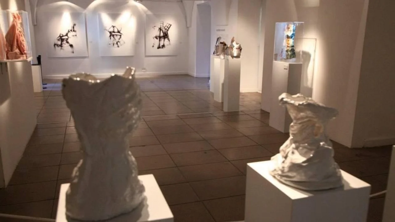 Paula Rivero presenta "El color del tiempo", muestra retrospectiva que resume sus 36 años en el arte