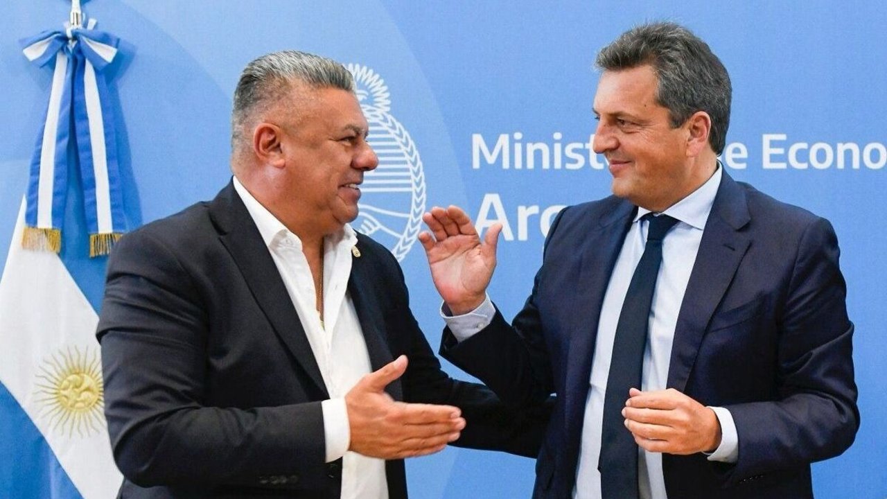 Massa celebró que Argentina juegue de local el partido inaugural del Mundial 2030