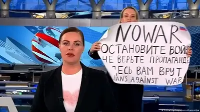 Marina Ovsyannikova fue condenada en ausencia. Marina Ovsyannikova fue condenada en ausencia.