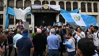 Protestas contra la persecución judicial contra el Movimiento Semilla y el presidente electo, Bernardo Arévalo. Protestas contra la persecución judicial contra el Movimiento Semilla y el presidente electo, Bernardo Arévalo.