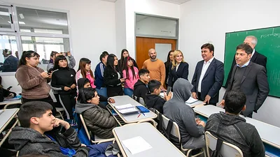 Fernando Espinoza y Axel Kicillof recorrieron una de las 20 nuevas escuelas de La Matanza Fernando Espinoza y Axel Kicillof recorrieron una de las 20 nuevas escuelas de La Matanza