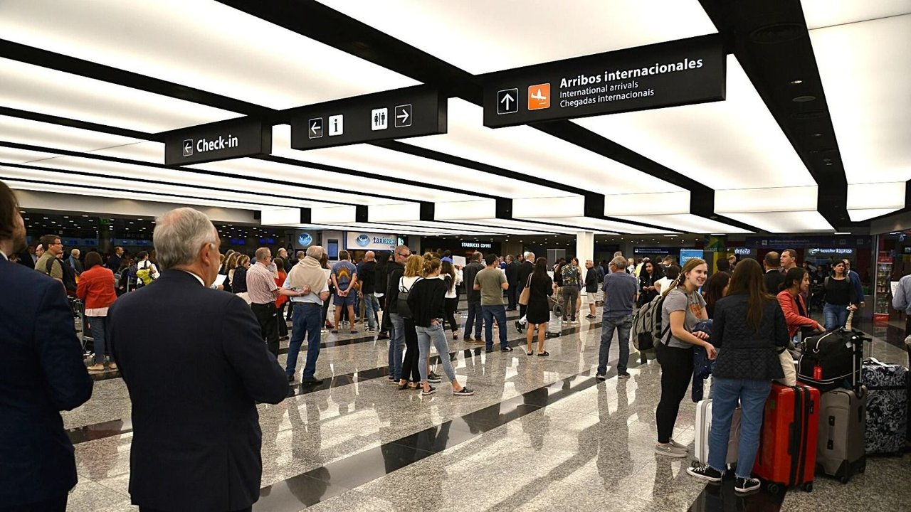 El Gobierno extrema los controles migratorios y criterios de admisión para ingresar a Argentina por ataques en Gaza
