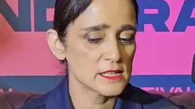 Confesión de Julieta Venegas en una conferencia de prensa en Rosario antes de tocar en el Festival Bandera Confesión de Julieta Venegas en una conferencia de prensa en Rosario antes de tocar en el Festival Bandera