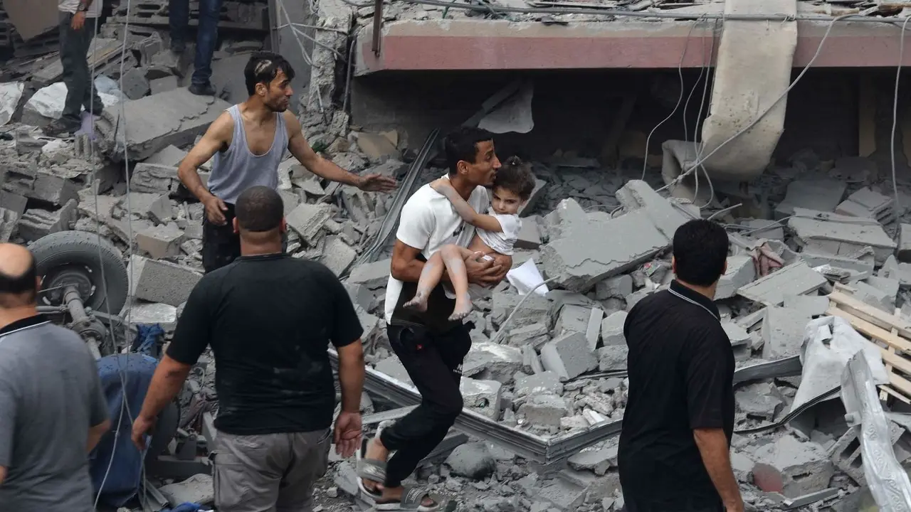 Encerrada y al borde de una crisis humanitaria, Gaza ahora se quedará sin luz, agua y alimentos