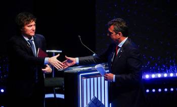 Milei se hunde en las encuestas: cómo saldría el ballotage con Massa | Encuestas 2026