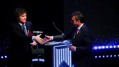 Milei se hunde en las encuestas: cómo saldría el ballotage con Massa si se hiciera hoy Milei se hunde en las encuestas: cómo saldría el ballotage con Massa si se hiciera hoy