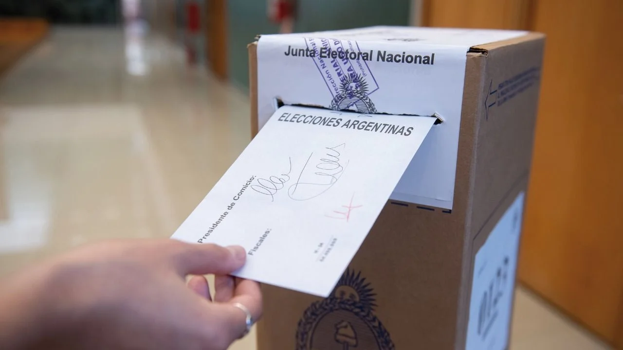 Urna de votación de las elecciones generales 