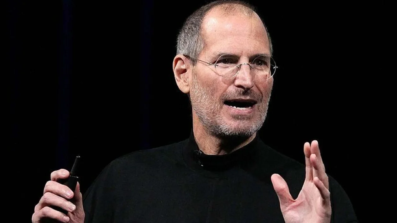 Por qué se fue Steve Jobs de apple.