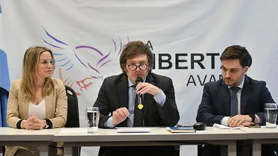 Milei no aceptó ninguna responsabilidad por la corrida a 11 días de las elecciones 2023: "No tiene nada que ver con nosotros" Milei no aceptó ninguna responsabilidad por la corrida a 11 días de las elecciones 2023: "No tiene nada que ver con nosotros"