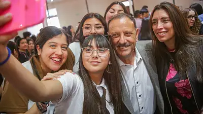 Ricardo Quintela: "La democracia les da la posibilidad de ejercer el derecho de emitir un sufragio donde depositan esperanza" Ricardo Quintela: "La democracia les da la posibilidad de ejercer el derecho de emitir un sufragio donde depositan esperanza"