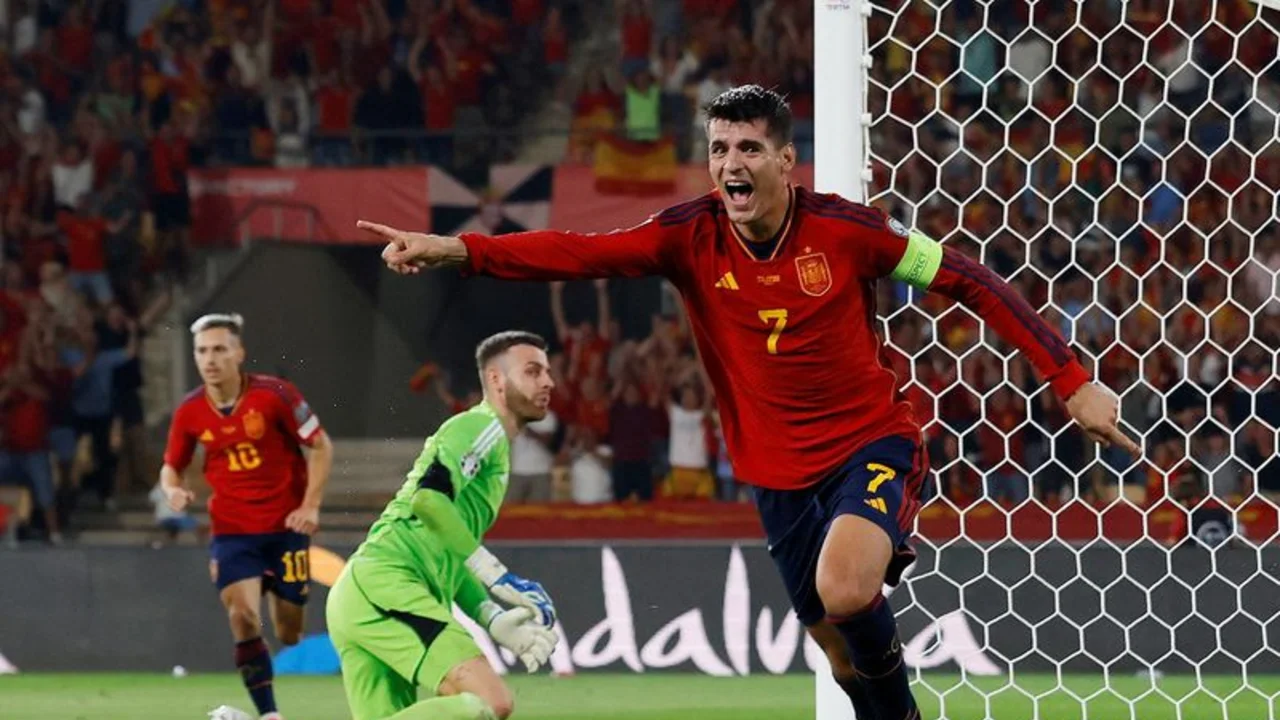 La victoria de España acorta distancias con Escocia en la clasificación para la Eurocopa