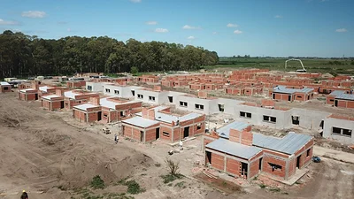 A tres años de la toma de Guernica, avanza la construcción de 853 viviendas A tres años de la toma de Guernica, avanza la construcción de 853 viviendas
