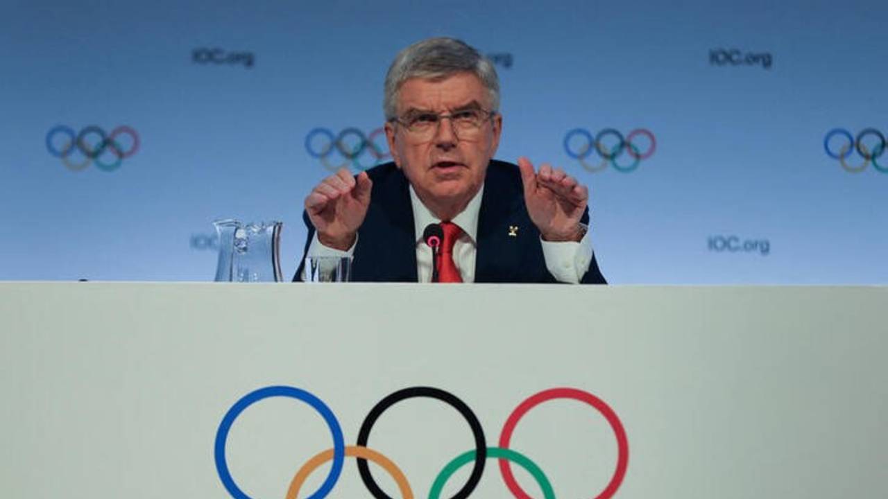 Miembros del COI piden a Bach que permanezca en el cargo más allá de 2025