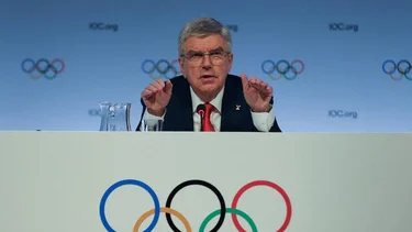 Miembros del COI piden a Bach que permanezca en el cargo más allá de 2025