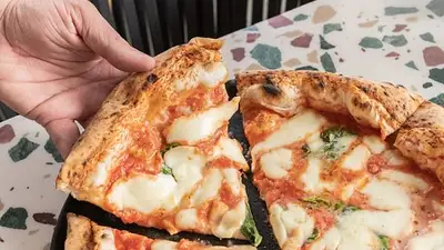 Queda en el corazón de Buenos Aires: la pizzería que está desde 1968 y que es un éxito. Queda en el corazón de Buenos Aires: la pizzería que está desde 1968 y que es un éxito.