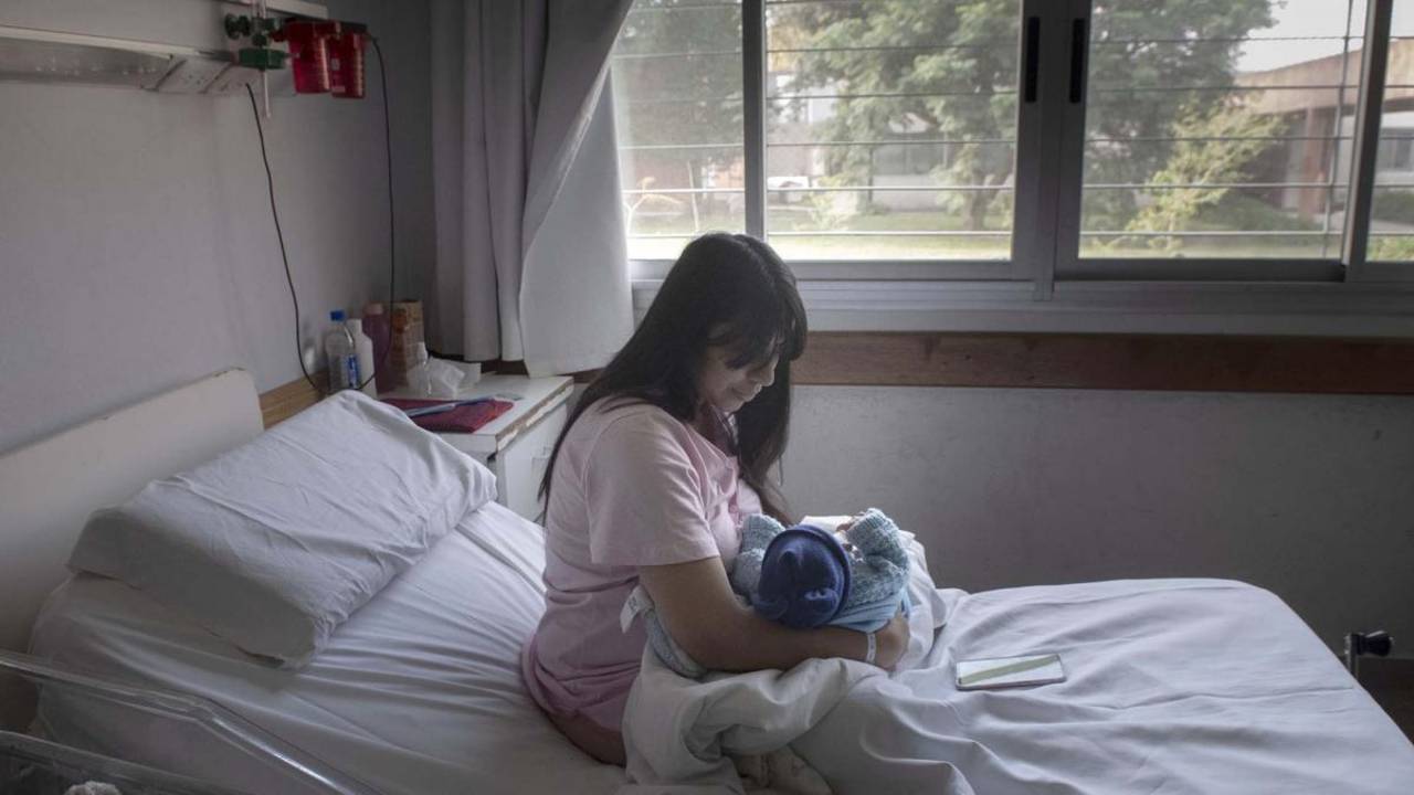 Renunciar a ser padre: el problema que ya padecen 1.600.000 madres que se hacen cargo de sus hijos solas