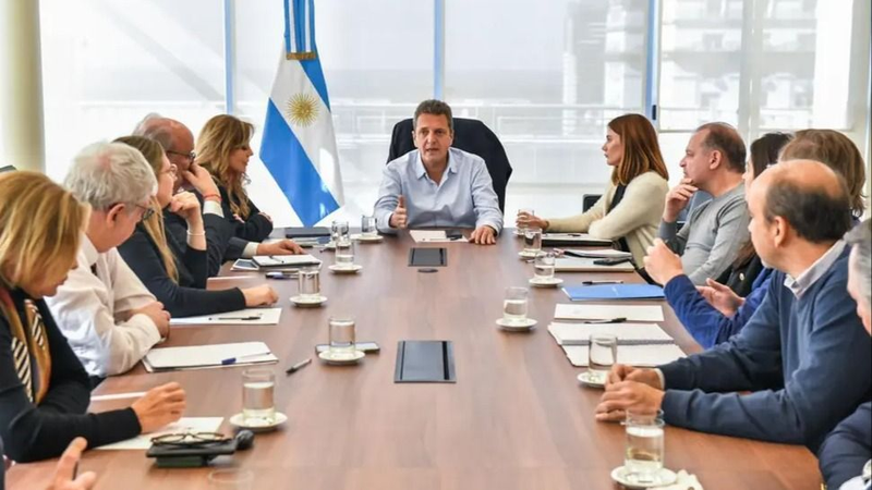 En tándem, el equipo de Massa salió a cruzar a Melconian por el dólar del 23 de octubre