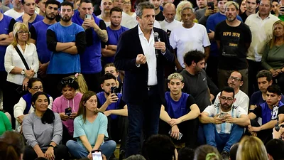 En una fábrica, Massa alertó que con Milei no habrá industria: "Los argentinos se quedan sin trabajo" En una fábrica, Massa alertó que con Milei no habrá industria: "Los argentinos se quedan sin trabajo"