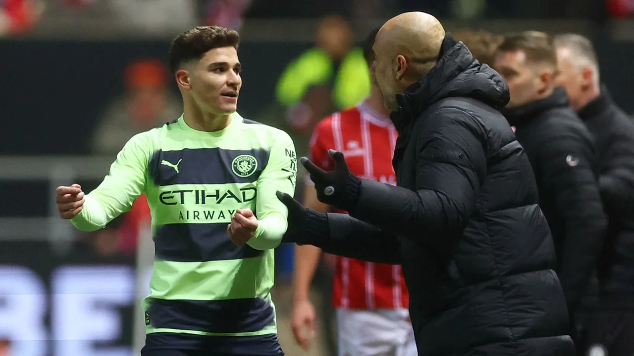 Pep Guardiola, Julián Álvarez, Manchester City, Premier League, deportes