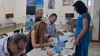 Ciudadanos y ciudadanas argentinas votan en El Salvador, Bahia, en Brasil. Ciudadanos y ciudadanas argentinas votan en El Salvador, Bahia, en Brasil.