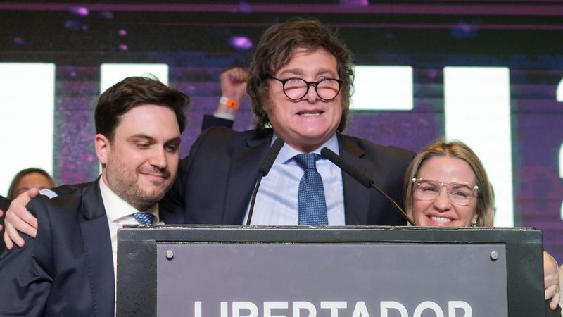Cada vez más desesperado por ganar, Milei dijo que estaría "encantado de la vida" si Bullrich es su ministra de Seguridad