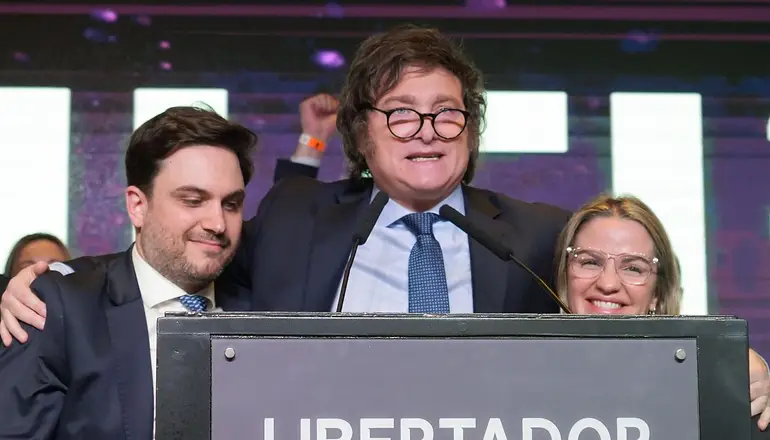 Cada vez más desesperado por ganar, Milei dijo que estaría "encantado de la vida" si Bullrich es su ministra de Seguridad