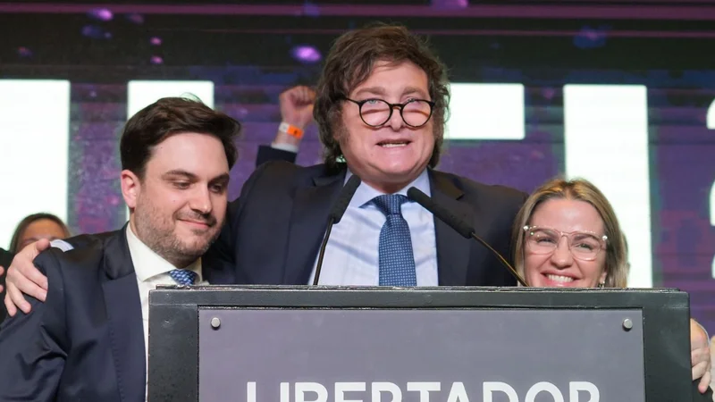 Cada vez más desesperado por ganar, Milei dijo que estaría "encantado de la vida" si Bullrich es su ministra de Seguridad