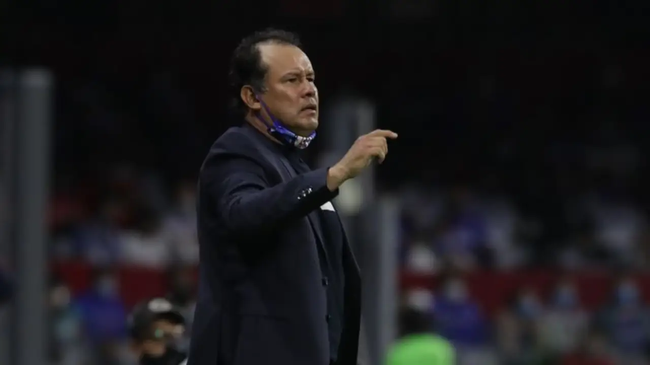 Federación peruana de fútbol respalda a técnico Reynoso tras críticas por mala campaña hacia mundial