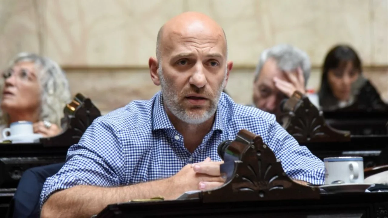 Yacobitti: "Voy a votar en contra de los que no creen en los principios democráticos"