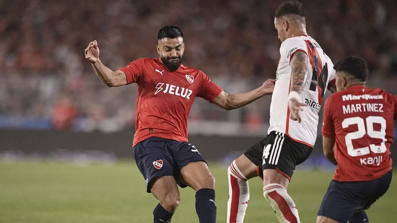 River goleó a Independiente en el Monumental