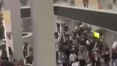 Manifestantes tomaron el aeropuerto de Daguestán por la llegada de un avión desde Israel Manifestantes tomaron el aeropuerto de Daguestán por la llegada de un avión desde Israel