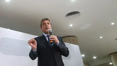 Sergio Massa prometió comenzar a levantar el cepo a fin de 2024 y que no devaluará post balotaje Sergio Massa prometió comenzar a levantar el cepo a fin de 2024 y que no devaluará post balotaje