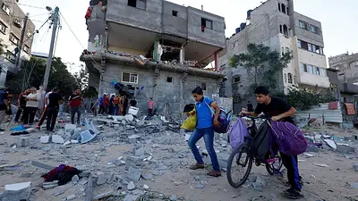 La ayuda entra a cuentagotas en Gaza y la ONU advierte sobre "una catástrofe" La ayuda entra a cuentagotas en Gaza y la ONU advierte sobre "una catástrofe"