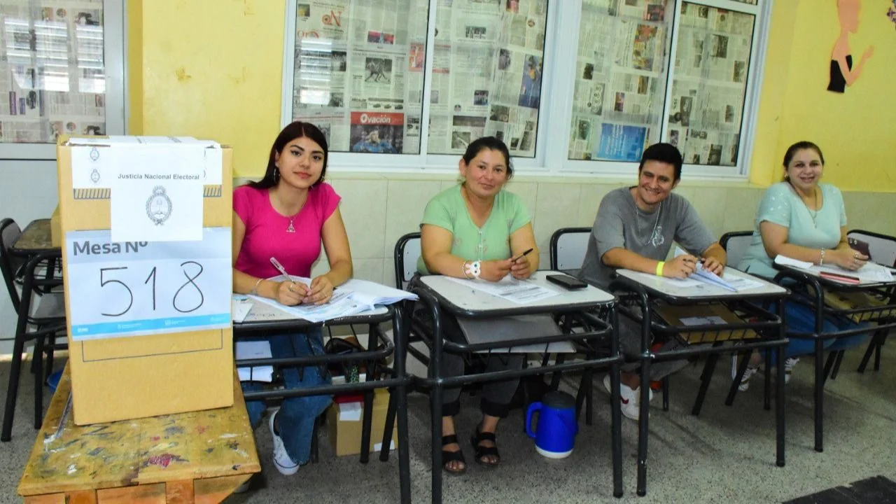 Camino al balotaje: quiénes serán autoridades de mesa en la provincia