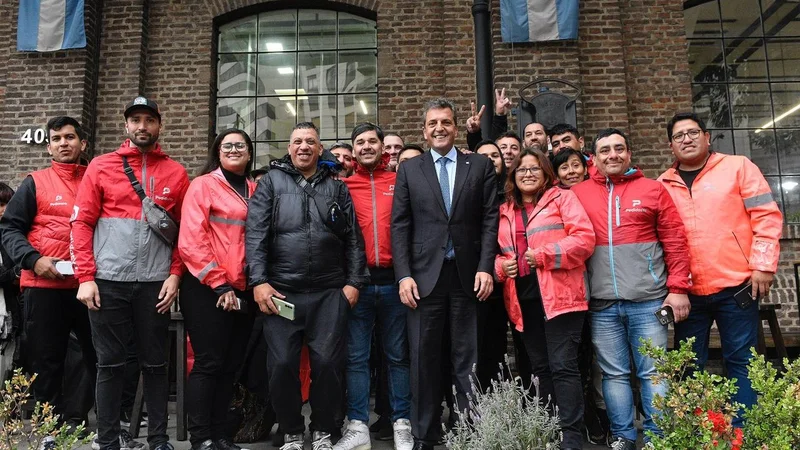 Sergio Massa se reunió con trabajadores de plataformas de delivery: qué medidas les prometió para mejorar su situación laboral