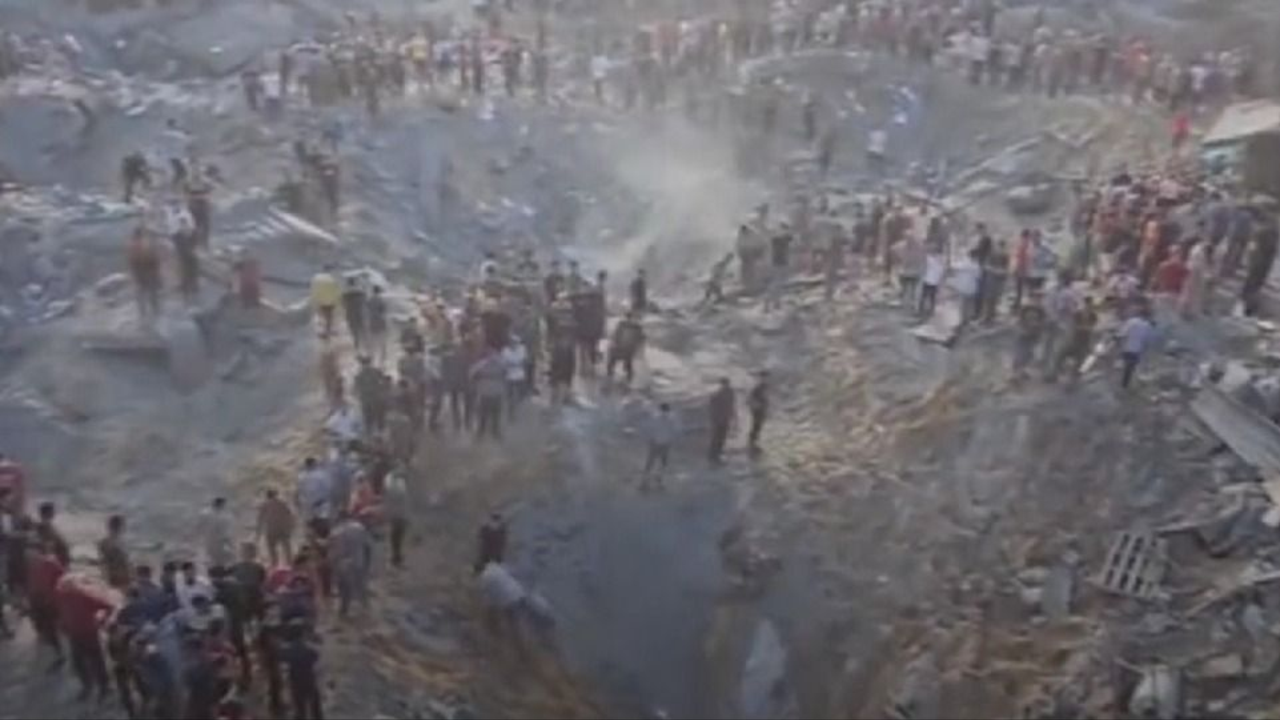 Israel bombardeó el mayor campo de refugiados de la Franja de Gaza y denuncian una nueva masacre
