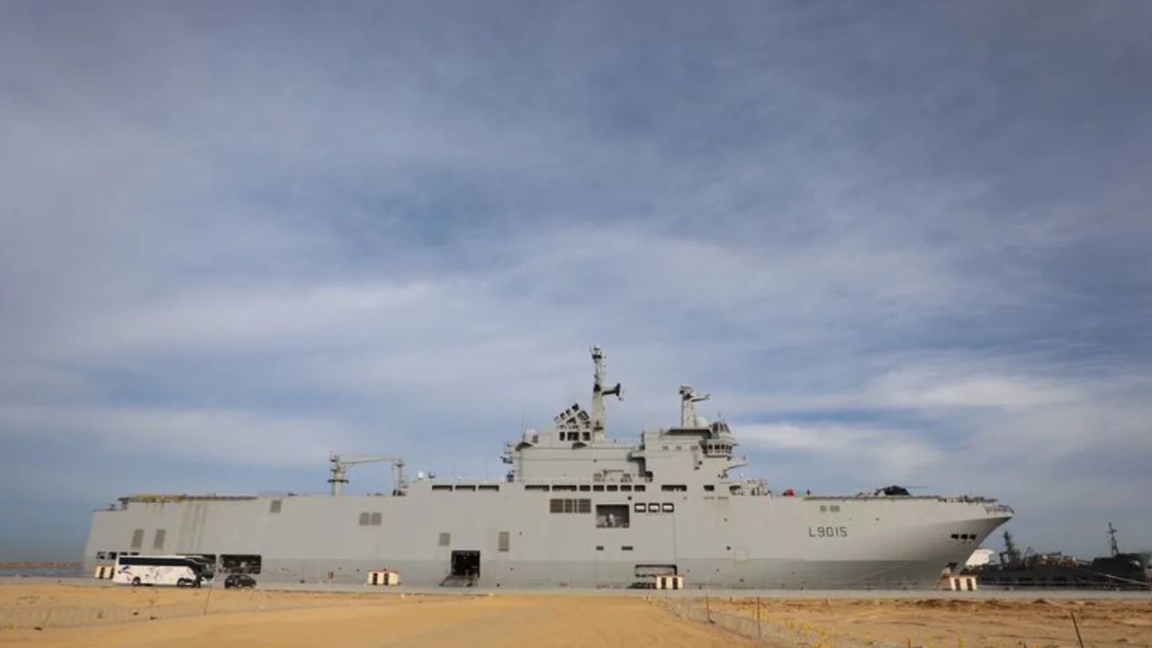 Francia anuncia el envío de un portahelicópteros al Mediterráneo oriental